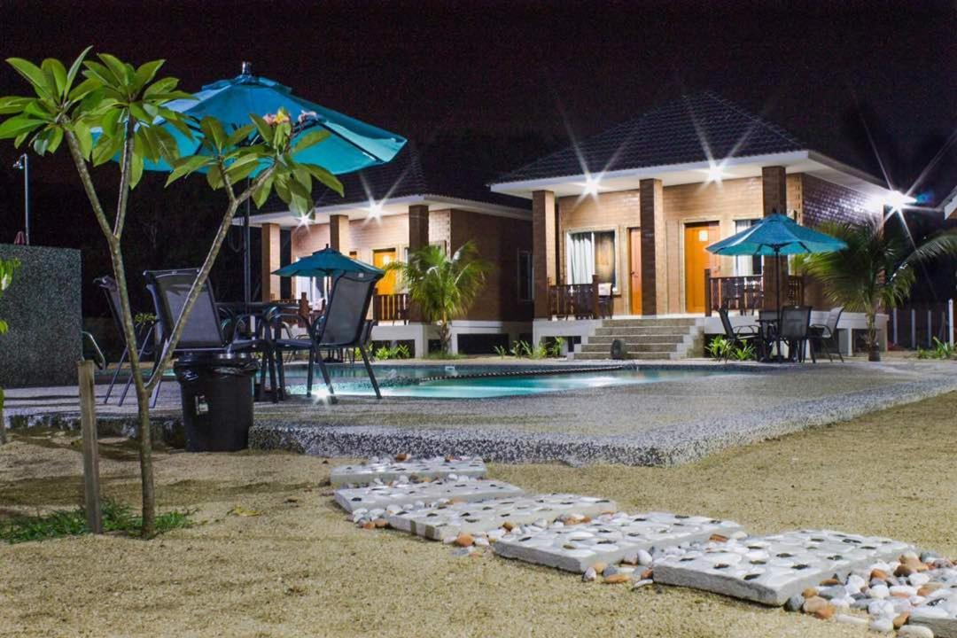 Casa Tanjung Jara Hotel Dungun Buitenkant foto